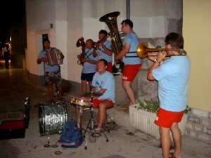 Musiziert wird auf der Stra�e