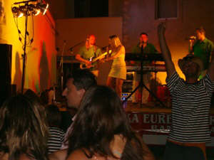 Tanzpodium vor der B�hne